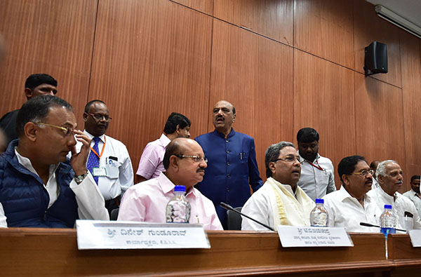 ಅಧಿವೇಶನಕ್ಕೆ ಶಾಸಕರ ಗೈರು: ಕಾಂಗ್ರೆಸ್ ಶಾಸಕಾಂಗ ಪಕ್ಷದ ಸಭೆಯಲ್ಲಿ ಸಿಎಂ ಆಕ್ರೋಶ